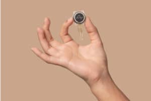 How does the Neuralink brain implant work?